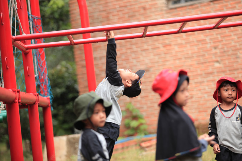 playground sekolah alam school of universe